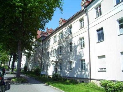 Schöne Wohnung in denkmalgesch. Stadtvilla mit parkähnlichem Grundstück, Balkon, Laminat