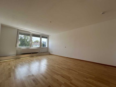 +++ Renovierte Unmöblierte Wohnung in Frankfurt am Main +++