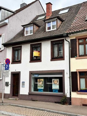Historisches, freies Einfamilienhaus mit Gewerbe im EG