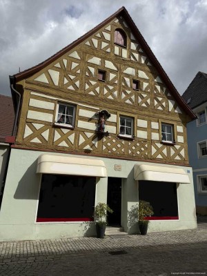 Wohn- und Geschäftshaus m. Garage, bietet vielseitiges Potential, 220 m² Wfl., im Herzen Höchsta