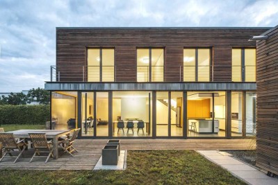 Modernes Passivhaus mit großem Garten – lichtdurchflutet, nachhaltig, effizient