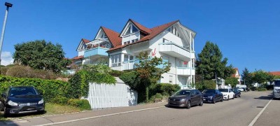 Erstbezug nach Sanierung mit Balkon: Geschmackvolle 3-Zimmer-Wohnung mit geh. Innenausstattung