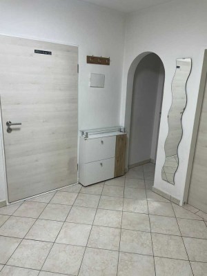 Freundliche helle 3-Zimmer-Wohnung mit Einbauküche und Balkon in 83026, Rosenheim