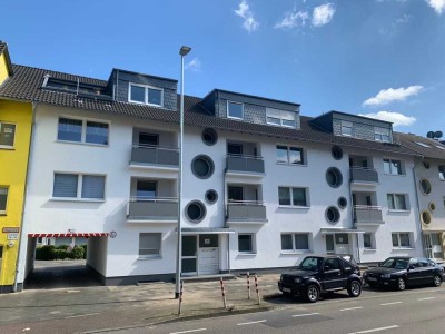 Schöne 3-Zimmer Wohnung mit 2 Balkonen und EBK in energetisch saniertem Haus in Hilden