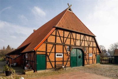 Historischer Pferdehof mit Nebengeäuden und 6 Boxen - sowie 2 zusätzliche Bauplätze