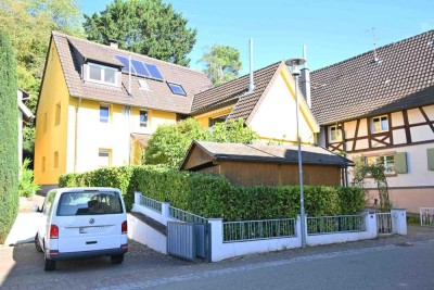 Zweifamilienhaus mit einzigartigem Gartenparadies und Panoramablick über den Breisgau