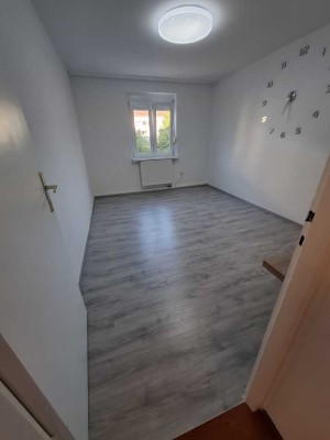 Erstbezug n. Renovierung / Neuwertige 3-Zi-Wohnung mit EBK und Balkon in München Untermenzing