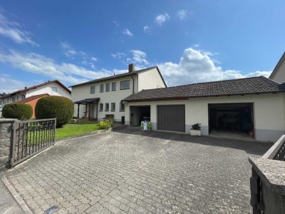 Traumhaftes Zweifamilienhaus mit großem Gartenanteil in idyllischer Lage!