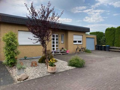 Groß, hell und im Grünen. EFH Bungalow ( noch von Privat )