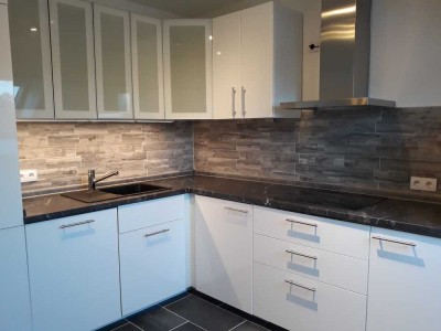 Vollständig renovierte 2,5-Raum-Maisonette-Wohnung mit Balkon und Einbauküche in Sulzbach