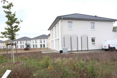 Brandneu 2025: 4-Zimmer, 400 m² Garten, KfW‑Effizienz - Familienparadies in Schulzendorf