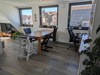 Exklusive 3,5-Zimmer-DG-Wohnung mit gehobener Ausstattung, Aufzug und 2 Balkonen in Deckenpfronn