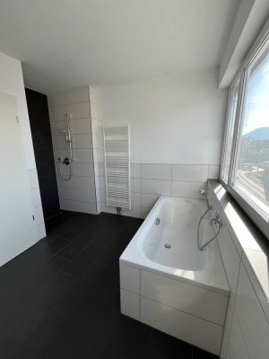 Exklusive 4,5-Zimmer Wohnung im 3. OG mit Balkon in Eningen