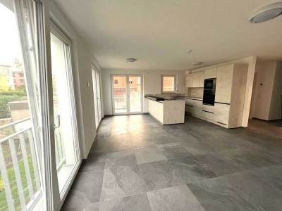 Sunny 3-Room Apartment with Balcony & Carport – Available Immediately!