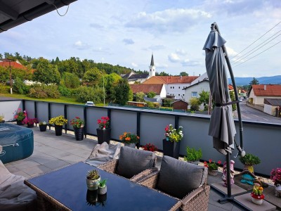 Schöne, helle Wohnung mit großer Terasse