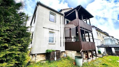 Schönes Ein- bis Zweifamilienhaus mit Gartenbereich, Terrasse + Balkon und Doppelgarage