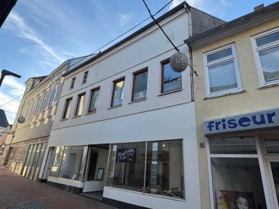 Helle und attraktive Maisonettewohnung mit Terrasse mitten in der Altstadt von Schleswig