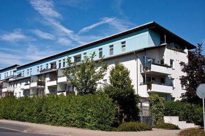 + Drei Zimmer mit Terrasse +