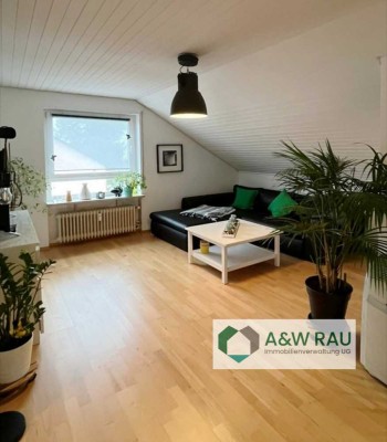 Lebensqualität pur: Stilvolles Wohnen unter dem Dach / 3-Zimmerwohnung mit Balkon und Einbauküche