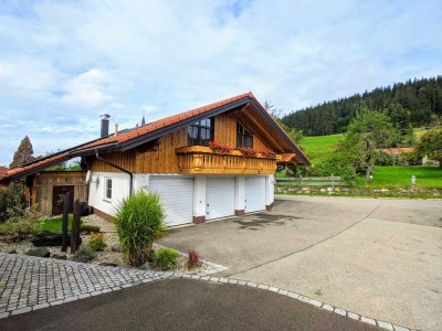 Helle 2-Zimmer Dachgeschosswohnung mit Balkon in Wiederhofen