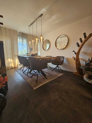 Stilvolle, vollständig renovierte 3,5-Zimmer-Wohnung mit Balkon und Einbauküche in Plochingen