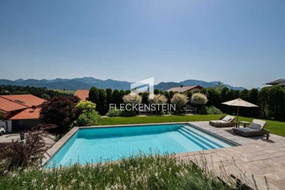 Ein Meisterstück: Klassisch-Moderne Villa mit freiem Bergpanorama