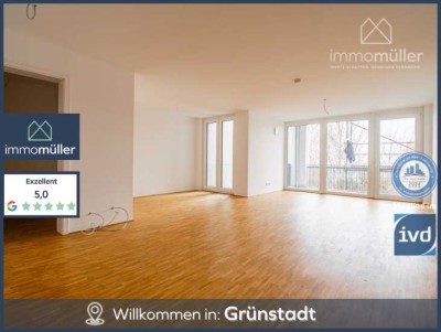 Neubau 2ZKB Wohnung mit EBK, Balkon, Tiefgaragenstellplatz und Aufzug in zentraler Lage!