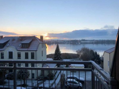 Stilvolle 2-Raum-DG-Wohnung mit gehobener Innenausstattung mit Balkon in Rostock