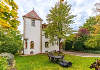 exklusive Dachgeschosswohnung in herrschaftlicher Villa im Westviertel