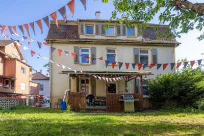Altbauwohnung im 1.OG - ruhig, grün und zentral.