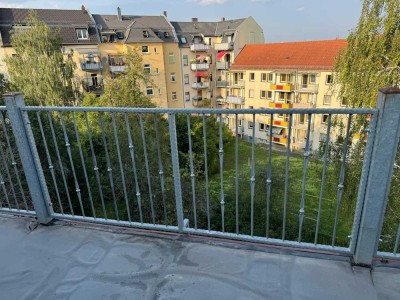 Helle 4-Zimmer-Altbauwohnung mit Balkon – Erstbezug nach Renovierung in Plauen-Haselbrunn