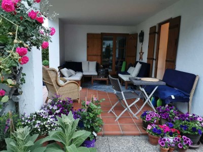 Helle Wohnung mit Garten und Garage