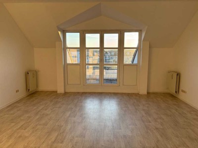 Wohnen unterm Dach! Kleines Appartement mit Schrägen!