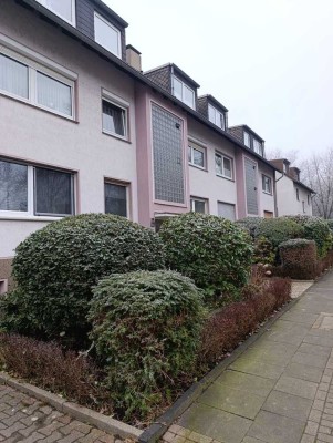 Schöne 3-Zimmer Wohnung mit Balkon / RENOVIERUNG NOTWENDIG