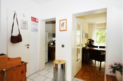 Vollständig renovierte 2-Zimmer-Wohnung mit Balkon und Einbauküche in Junkersdorf, Köln
