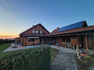 Sofort wohlfühlen - Im echten Holzhaus auf großem Grundstück in Diepoltskirchen