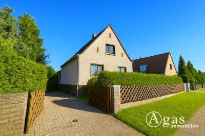 möbliertes Einfamilienhaus mit Pool, Tiefgarage und Sauna