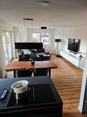 Hochwertige und modernisierte 3-Zimmer Wohnung mit Garten in bester Lage