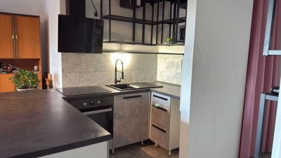 Single-Wohnung: 2 Zimmer, 1 Balkon, hell und sonnig