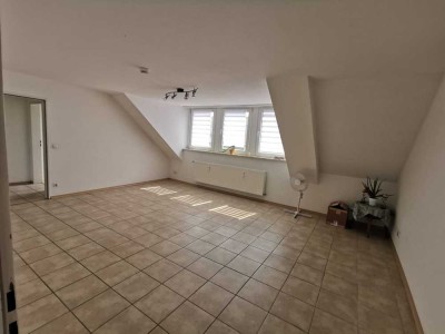 Geräumige 3 Zimmer Wohnung mit EBK in zentraler Lage