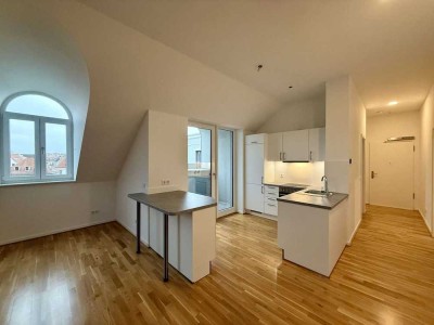 Traumhaftes Dachgeschoss /// Die Königshöfe. Bestlage neu definiert.