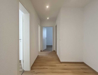 Bezugsfertig! Sanierte 3-Zimmer-Wohnung mit Süd-Loggia in Oberursel | PKW-Stellplatz + Kellerraum