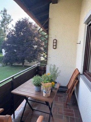 Stilvolle, gepflegte 3-Raum-Wohnung mit Einbauküche in Stephanskirchen/Schloßberg