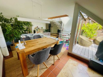 Geschmackvolle 4-Zimmer-Maisonette-Wohnung mit lux. Innenausstattung mit Balkon