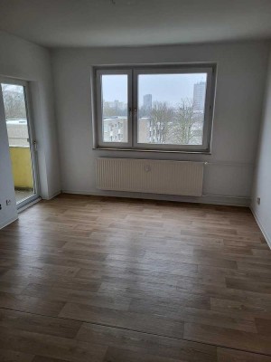 Helle 2-Zimmer-Wohnung mit Balkon in Laatzen