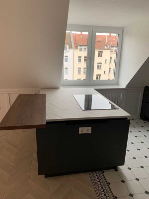 Moderne, teilmöblierte Dachgeschosswohnung mit hochwertiger Ausstattung und Einbauküche – ab 1.9.25