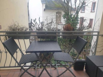 Eigennutzer aufgepasst! Renovierte 3-Zi.Whg. in Stilaltbau mit Balkon u. EBK am Günthersburgpark
