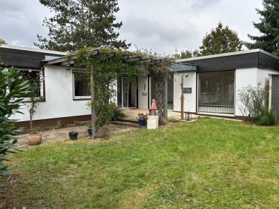 Helles Wohnen auf einer Ebene mit Option zur Aufstockung