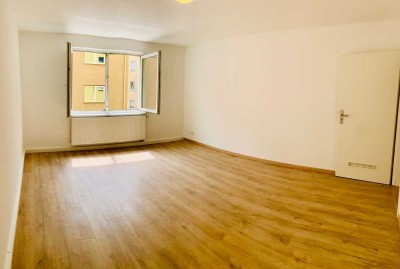 Von Privat: helles 1-Zi-Apartment in Würzburg-Grombühl inkl. Küche / Erstbezug nach Kernsanierung!