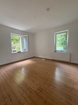 Wohnen im Thüringer Wald - großzügige 3RW mit Gartennutzung